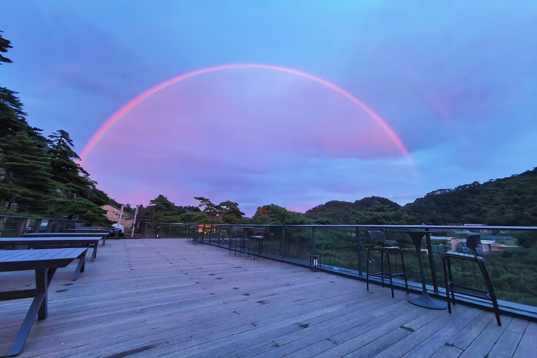 黄山雨后彩虹