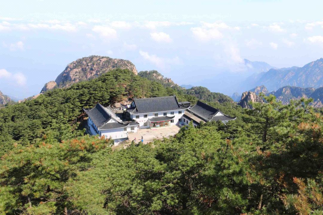 黄山白鹅山庄